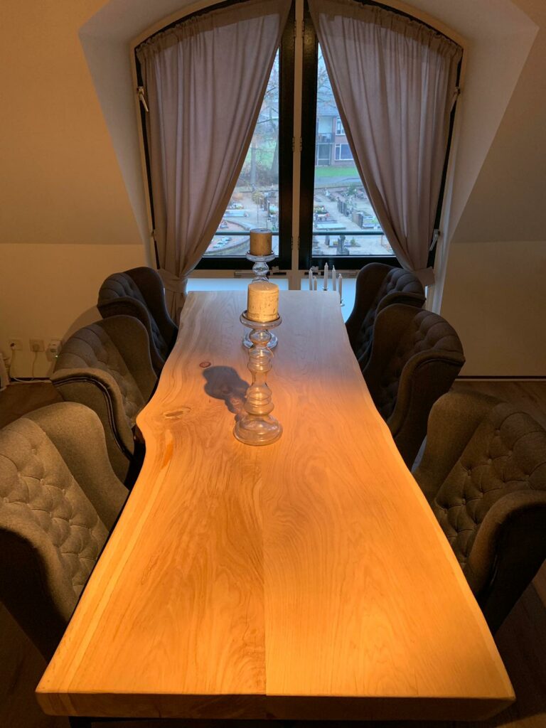 Eettafel maatwerk douglas hout met stoelen