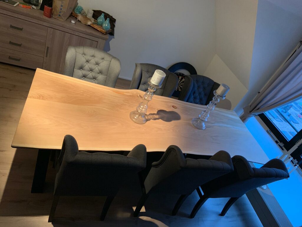 Eettafel maatwerk douglas hout met stoelen