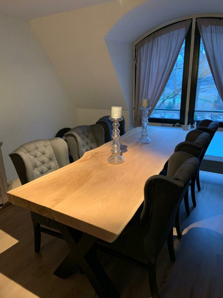 Eettafel maatwerk douglas hout met stoelen