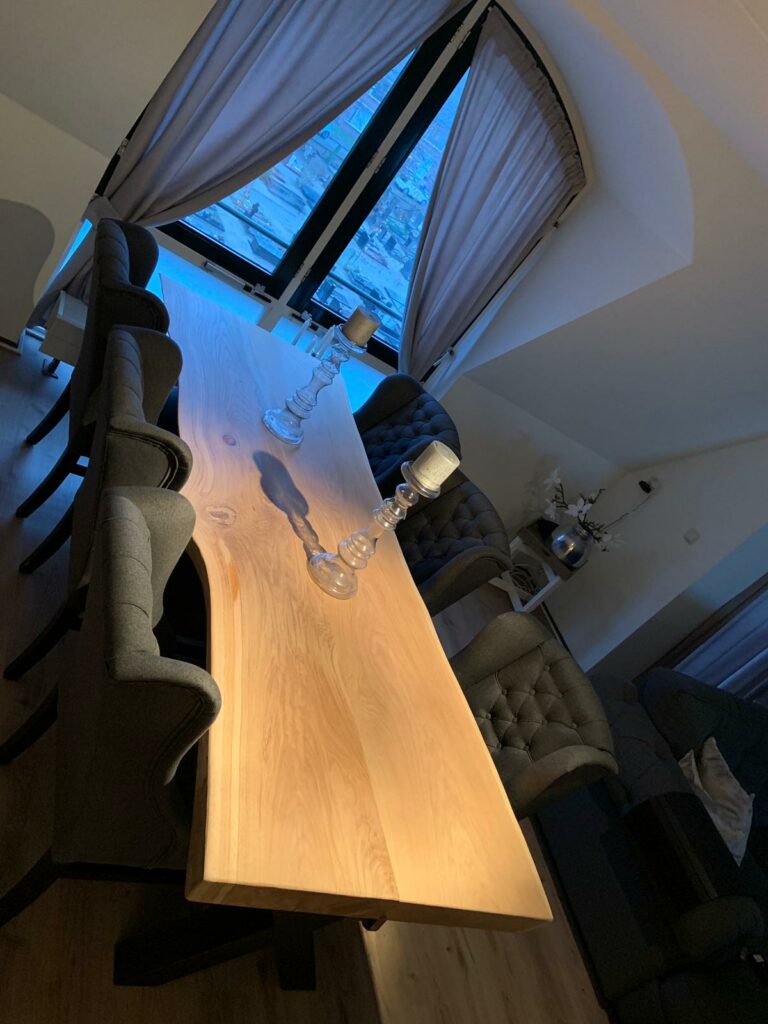 Eettafel maatwerk douglas hout met stoelen