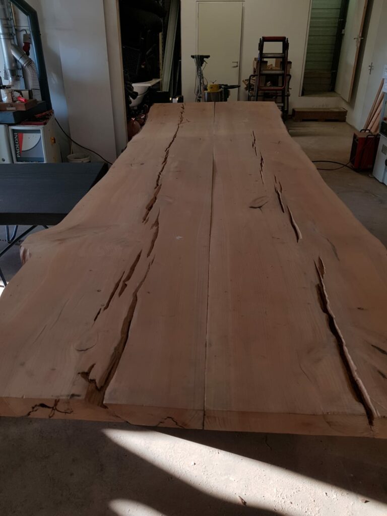 Eettafel maatwerk douglas hout met stoelen