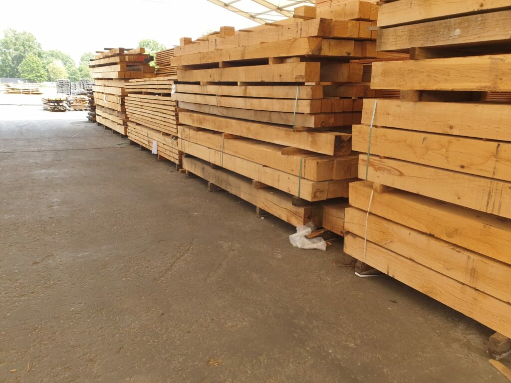 Voorraad douglas hout