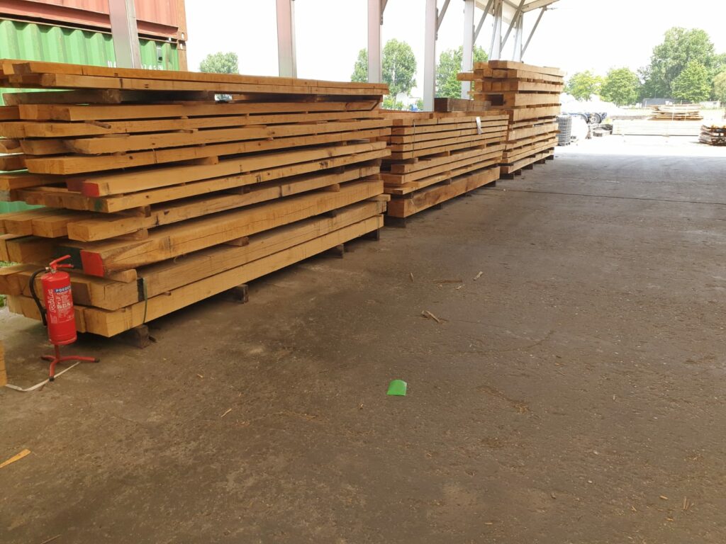 Voorraad douglas hout