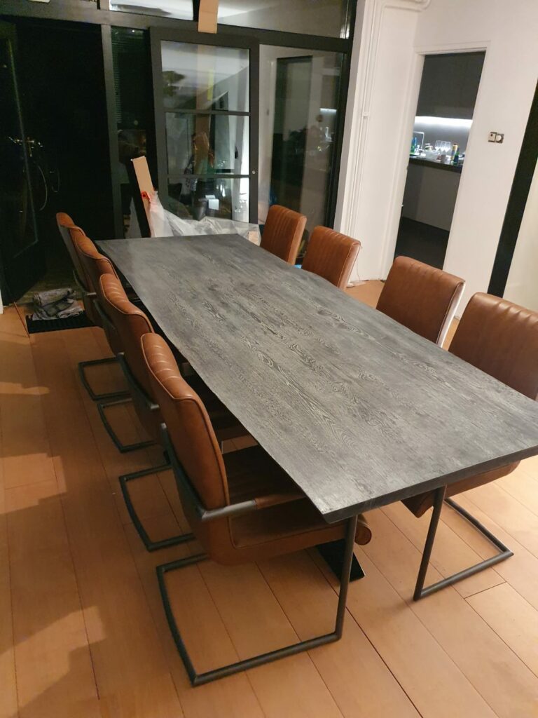 Eettafel maatwerk douglas hout met stoelen